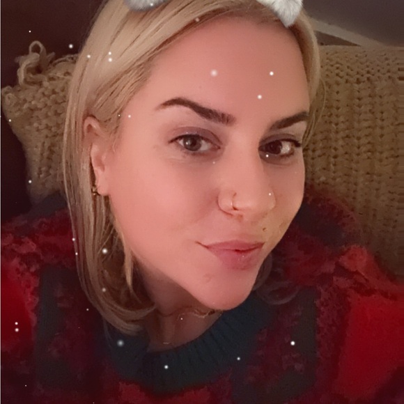 Meet your Posher, Hailey - Picture 2 of 3